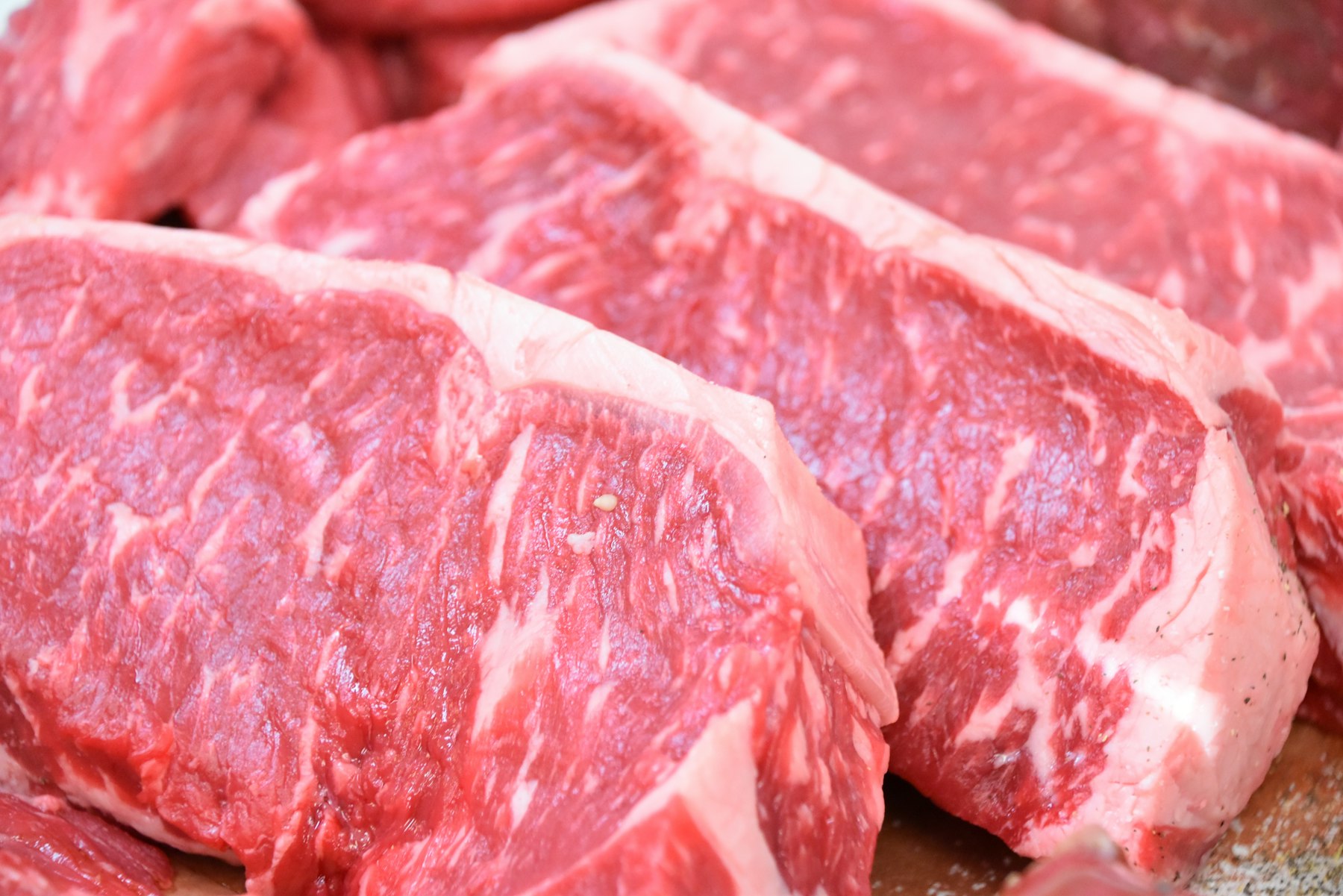 断面にサシが入った豚肉の塊